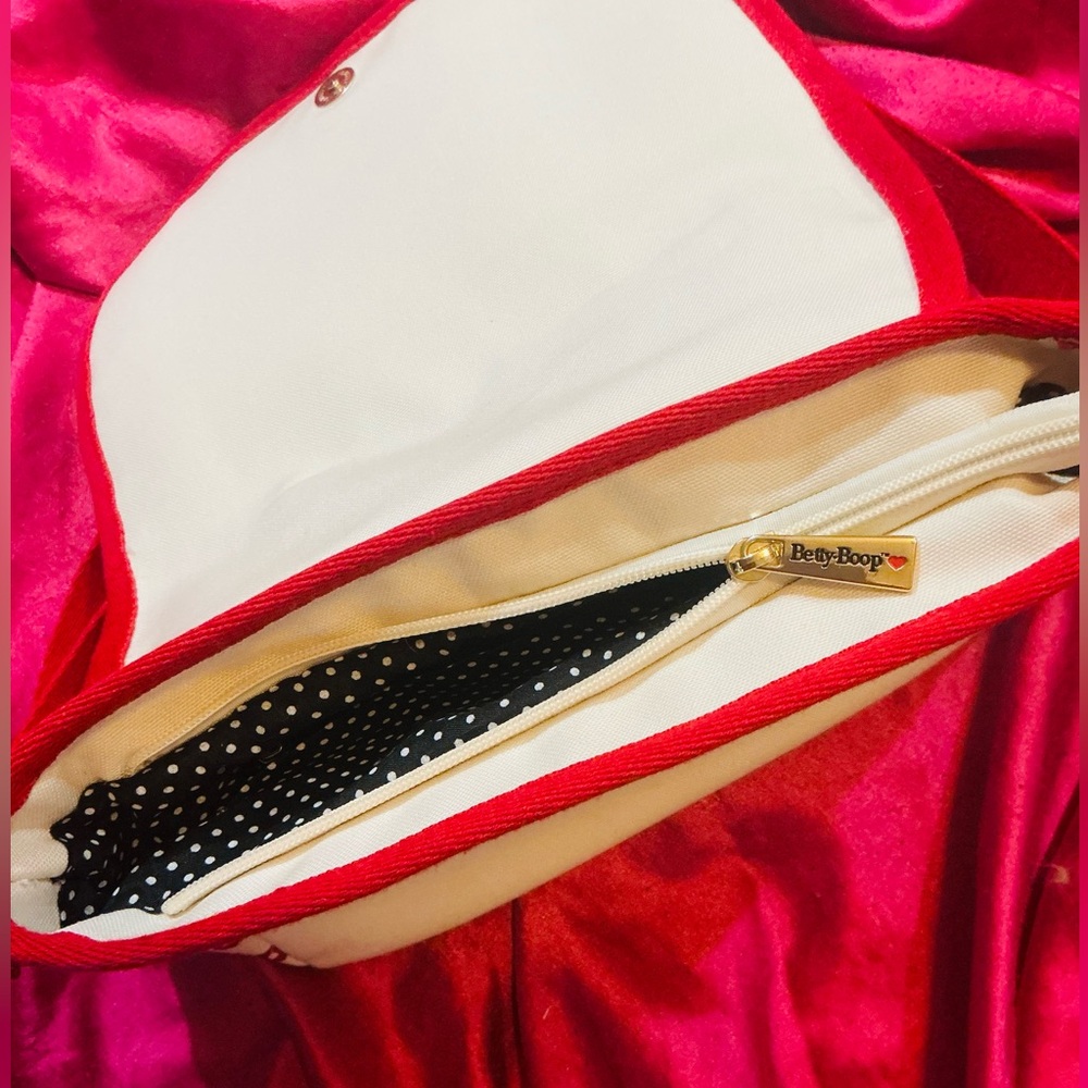Betty Boop Crossbody 💋 - Picture 2 of 4